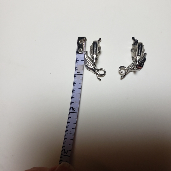 Vintage Silvertone Clip-on Leaves and Vine Earrings - Picture 8 of 8